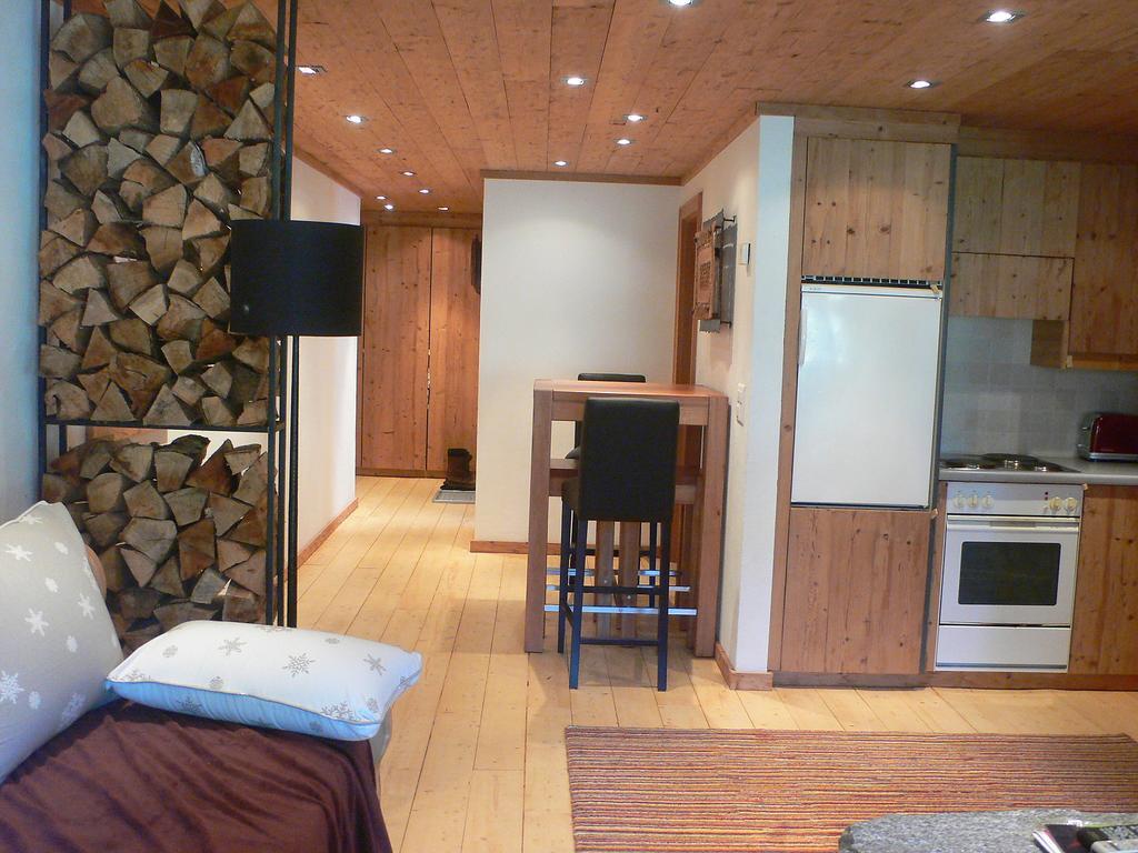 St Martin Apartments Tasch Bagian luar foto